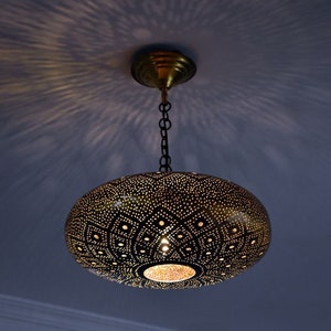 Marokkaanse hangende hanglamp &quot;Mamrud&quot;, met de hand gesneden met een ruitpatroon van koper met een ingewikkeld geometrisch ontwerp