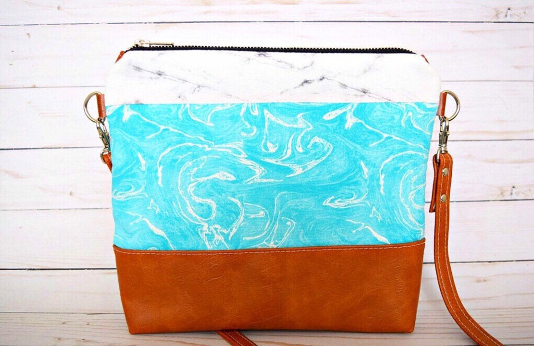 FRESH AQUA CROSSBODY WRISTLET
