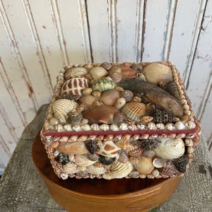 Vintage Folk Art Seashell Trinket/Jewelry Box—SALE PRICE!