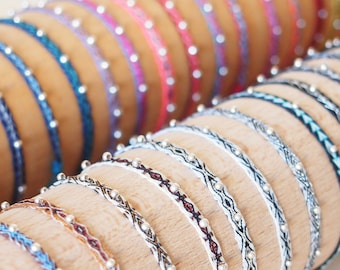 Bracelet fin, perles argent, bracelet bohème, bracelet hippie, bracelet tissé, bracelet amitié, bracelet été, cadeau femme, bracelet couleur
