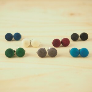 Puces noires 8 couleurs, bijoux ivoire végétal, boucles d'oreilles puces, petites boucles d'oreilles, clous d'oreilles minimalistes, vegan image 3