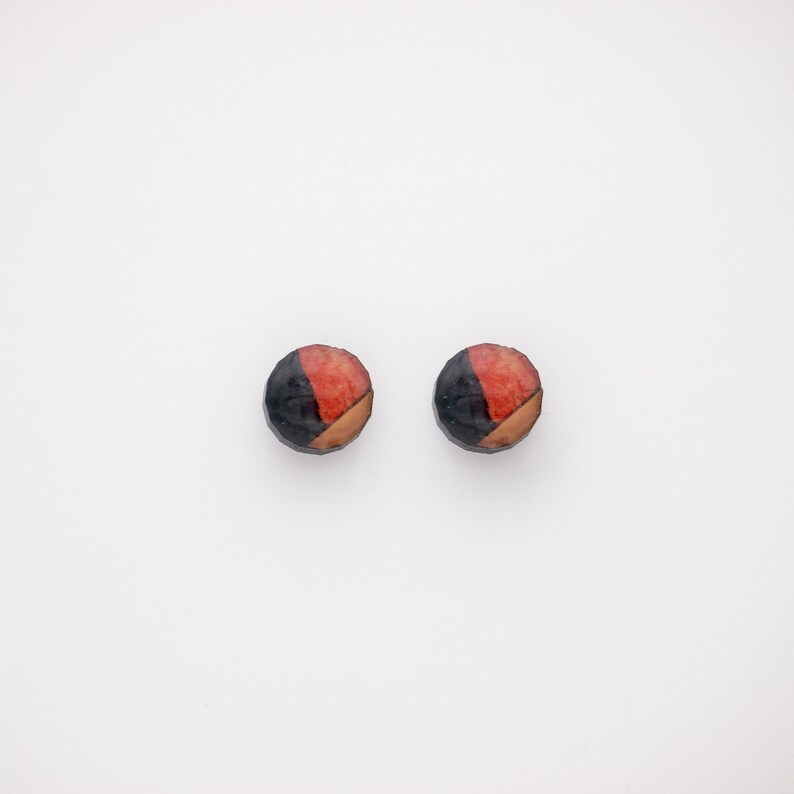 Boucles d'oreilles géométriques fruit, puces d'oreilles minimalistes Red-Black Rond
