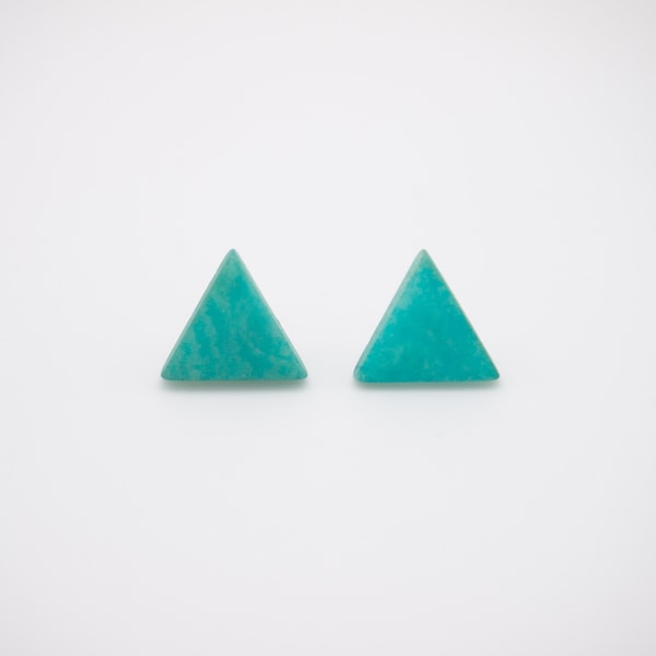 Triangle stud earrings, white triangle stud earrings, vegetal ivory stud earrings, geometrical stud earrings, ethical gift, modern earrings