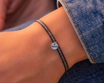 Personalized bracelet with engraved medal, thin woven bracelet 40 threads, friendship bracelet, boho gift, couple bracelet, unisex