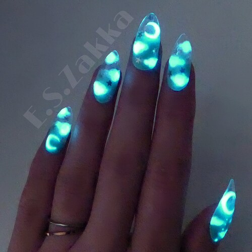 glow in the dark ombre nails