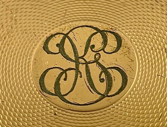 Vintage Rectangular Goldtone Engine Turned Powder… - image 2
