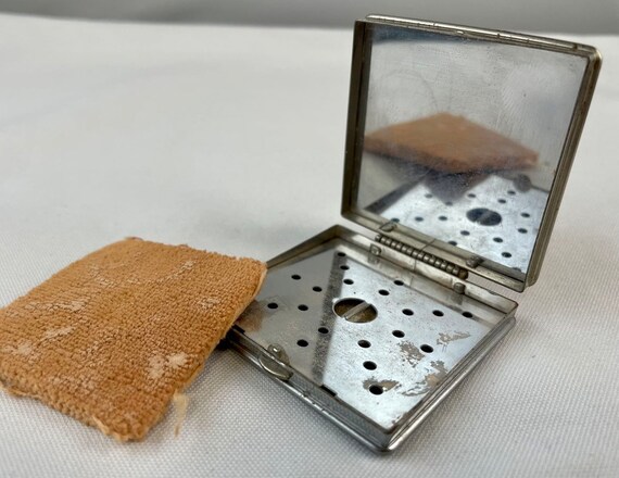 Art Deco Square Silvertone Compact Depicting the … - image 4