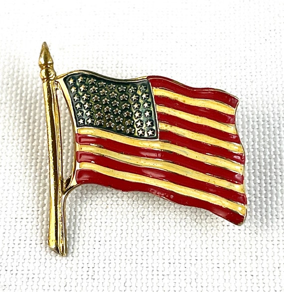 Small Vintage Enamel American Flag Goldtone Pin