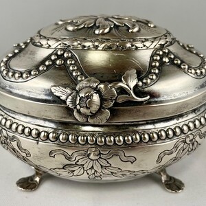 Late 18th Century Berlin .800 Silver Rococo Sugar Box Standing on 4 Paw Feet