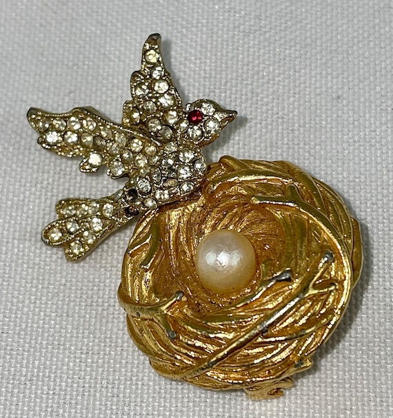 Vintage Goldtone Bird's Nest with Faux Pearl Egg … - image 2