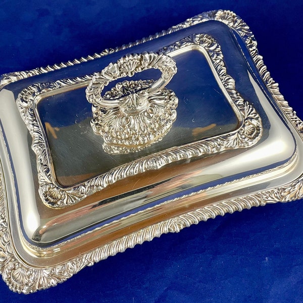 Early 20th Century English Silverplate on Copper Serving Dish with Shell Detail