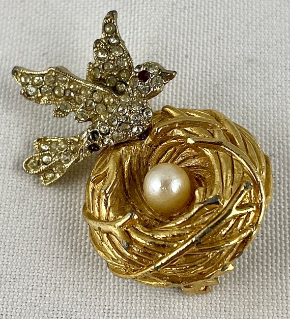 Vintage Goldtone Bird's Nest with Faux Pearl Egg … - image 1