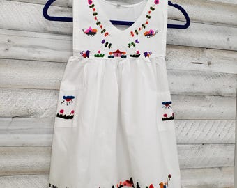 El Salvador Girls Embroidered Dress, Vintage Style Floral V-Neck, Size 4