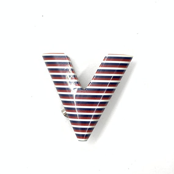 Vintage “V” for Victory stripped brooch