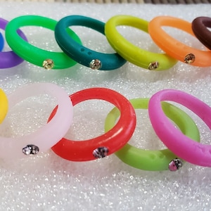 Silicone Wedding Band with Crystal: Flexible Fashion Ring