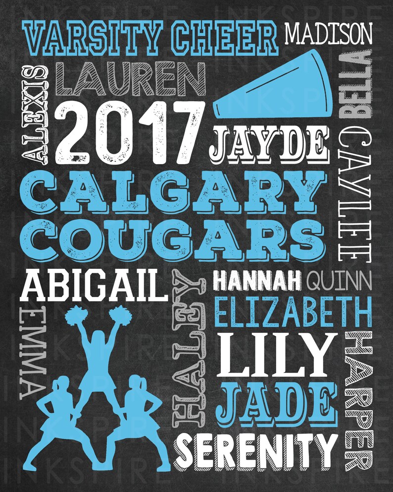 Pu&ograve; includere: Un design di word art in bianco e nero con le parole "Varsity Cheer" e "Calgary Cougars" in blu. I nomi delle cheerleader sono elencati intorno alle parole, tra cui "Alexis", "Lauren", "Jayde", "Abigail", "Emma", "Haley", "Hannah", "Quinn", "Elizabeth", "Lily", "Jade", "Serenity", "Madison", "Caylee", "Harper" e "Bella". L'anno "2017" &egrave; anche incluso nel design. Tre cheerleader sono in silhouette blu al centro del design.