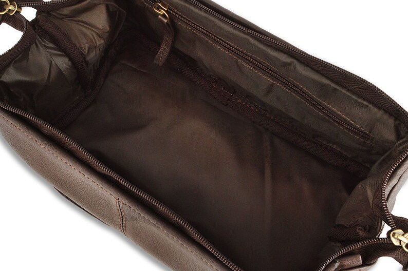 Woodland Leather Brown Large 8.0 Easy Access Wash Bag Central Zip Understoreage Compartment
