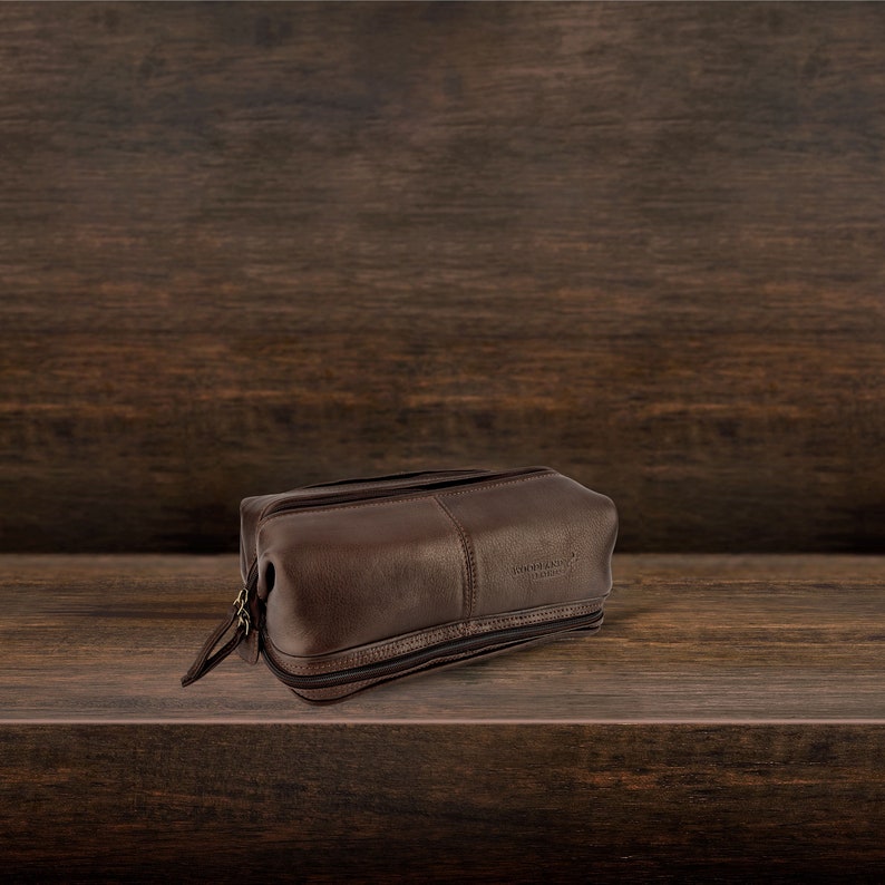 Woodland Leather Brown Large 8.0 Easy Access Wash Bag Central Zip Understoreage Compartment