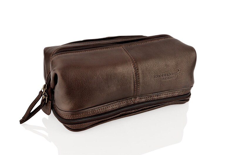 Woodland Leather Brown Large 8.0 Easy Access Wash Bag Central Zip Understoreage Compartment