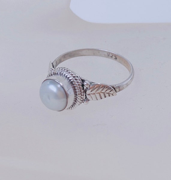 925 Sterling  silver ring with 7mm white freshwat… - image 1