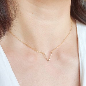 Small Dainty Delicate V Necklace, Pointed Long Necklace, Triangle, Angled Bar V Shaped choker, Chevron Necklace, Modern Layering Necklace