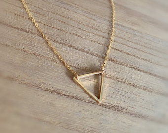 Tiny Gold or silver Triangle Necklace,Gold Geometric Triangle Necklace, Modern trendy Minimalist Jewelry, personalize initiate necklace