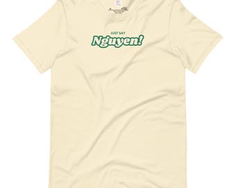 Just Say NGUYEN Unisex T-Shirt (Größe: XS–5XL) | Vietnamesisches Nachname-Wortspiel-Shirt | Lustiges Nguyen Geschenk | Witziges Viet Pride Tee | Int. Schiff Option