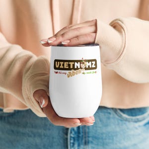 VietNomz Vibes Wine Tumbler – Viet Puns | Bowl of Pho, Wok, Soy Sauce, Chili | Vietnamese Foodie Lovers | AAPI Heritage | Viet Vibes