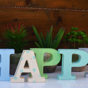 Letras de madera independientes "HAPPY" / Letras para guardería / Letras rústicas independientes para estante, regalo de inauguración de la casa / Letrero "HAPPY" para decoración del hogar