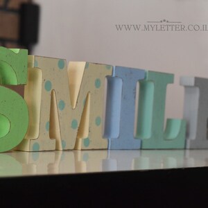 Letrero de madera con sonrisa, letras rústicas con sonrisa, rústico, palabra inspiradora, letras independientes con sonrisa shabby