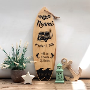 Déco surf personnalisée Faire-part de bébé, cadeau de faire-part de naissance, art mural faire-part de naissance, cadeau de baby shower, déco de planche de surf pour chambre d&#39;enfant