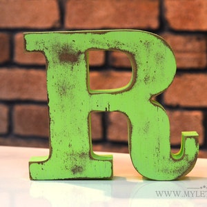 Letras personalizadas de 11" de alto, letras rústicas de madera personalizadas independientes.