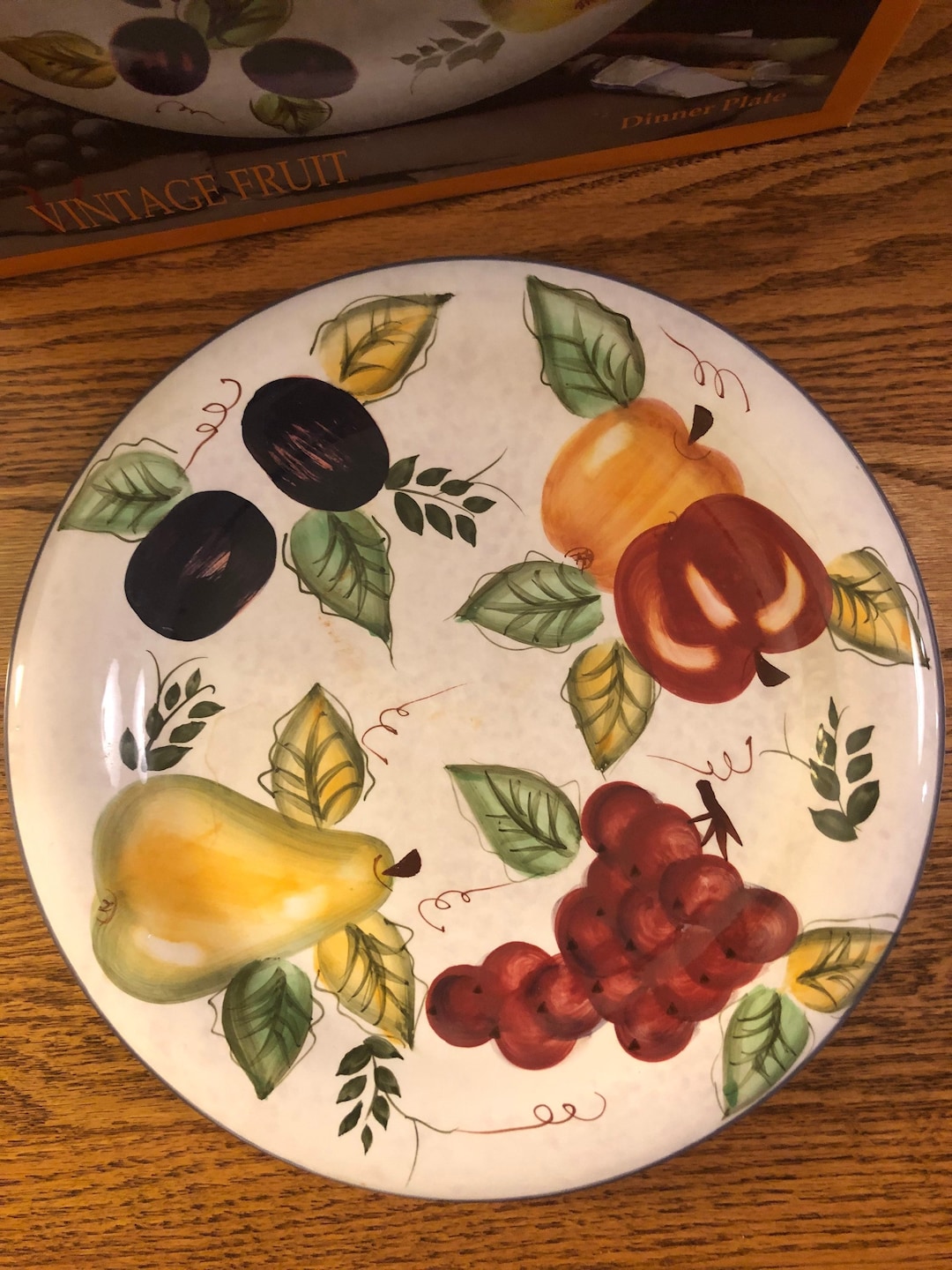 Oneida vintage Fruit Dinner Plates New Old Store Stock Original Box 10.