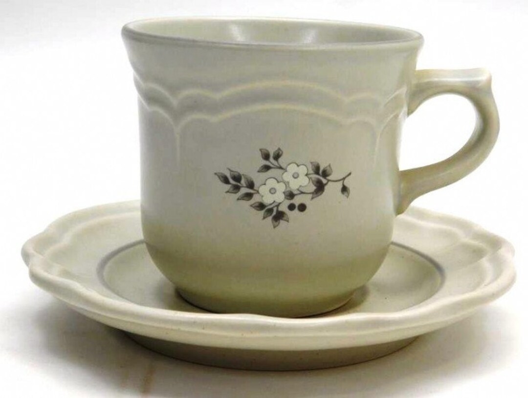 Pfaltzgraff Heirloom Pattern Cups and Saucers in Excellent Condition