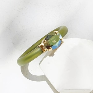 Siliconen ring met steen, siliconen trouwring, rubberen ring, siliconen ring voor vrouwen, kristallen ring smaragd, groene siliconen ring, rubberen ring