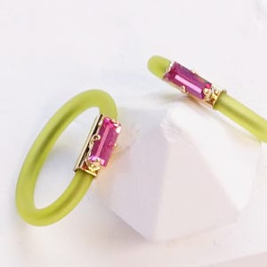 Dunne siliconenringen, siliconen ring met kristal, roze steen, siliconen verlovingsring, rubberen trouwring, smaragd geslepen ringen, aangepaste ring