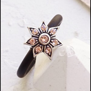 Silicone rings with stones top