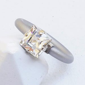 Duidelijke solitairering, grijze siliconenring dames, rubberen ring, dunne ring, stenen ring, smaragd geslepen ringen, siliconen met stenen ringen voor vrouwen