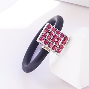Anillo de silicona con piedras, anillo fucsia para mujer, banda de silicona, anillo de compromiso de silicona, anillos de cóctel, anillos de silicona para mujer