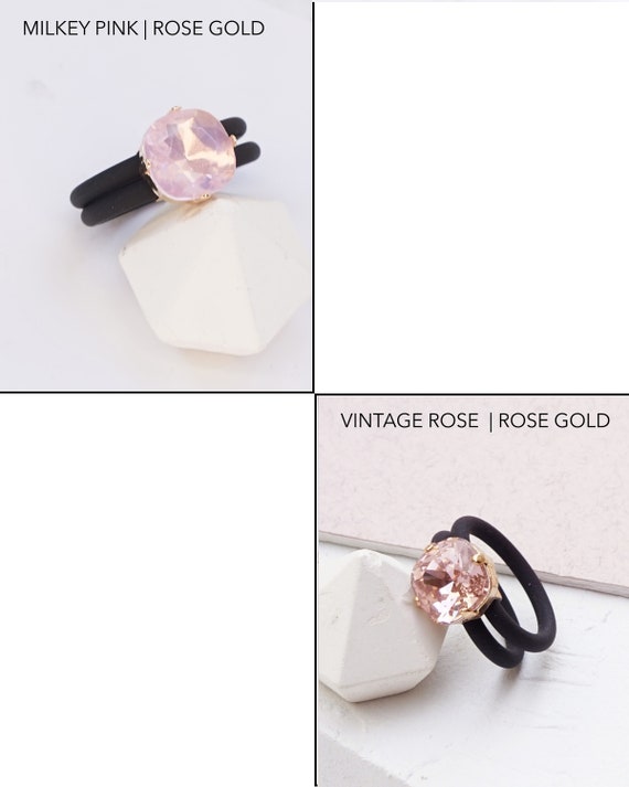 Anelli In Silicone Un Uomo Con Un Anello Di Fidanzamento Che Fa La Proposta Di Matrimonio Alla 1148408 - Foto 4