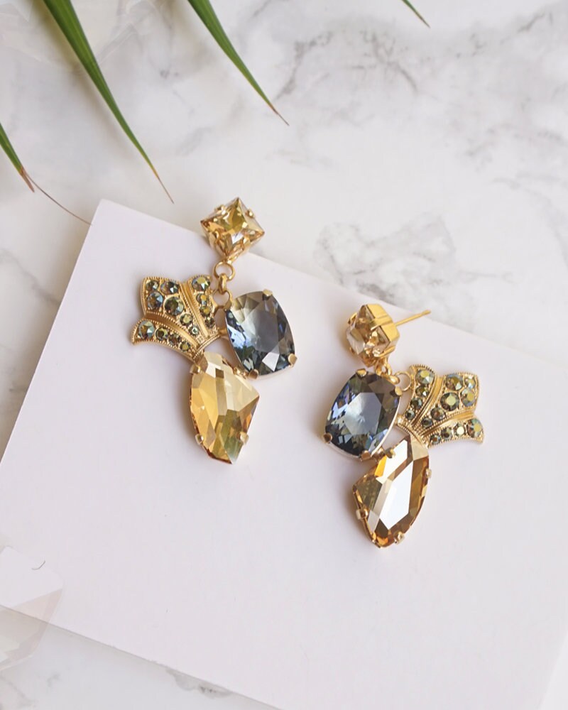 Women Classic Noir Black Earrings