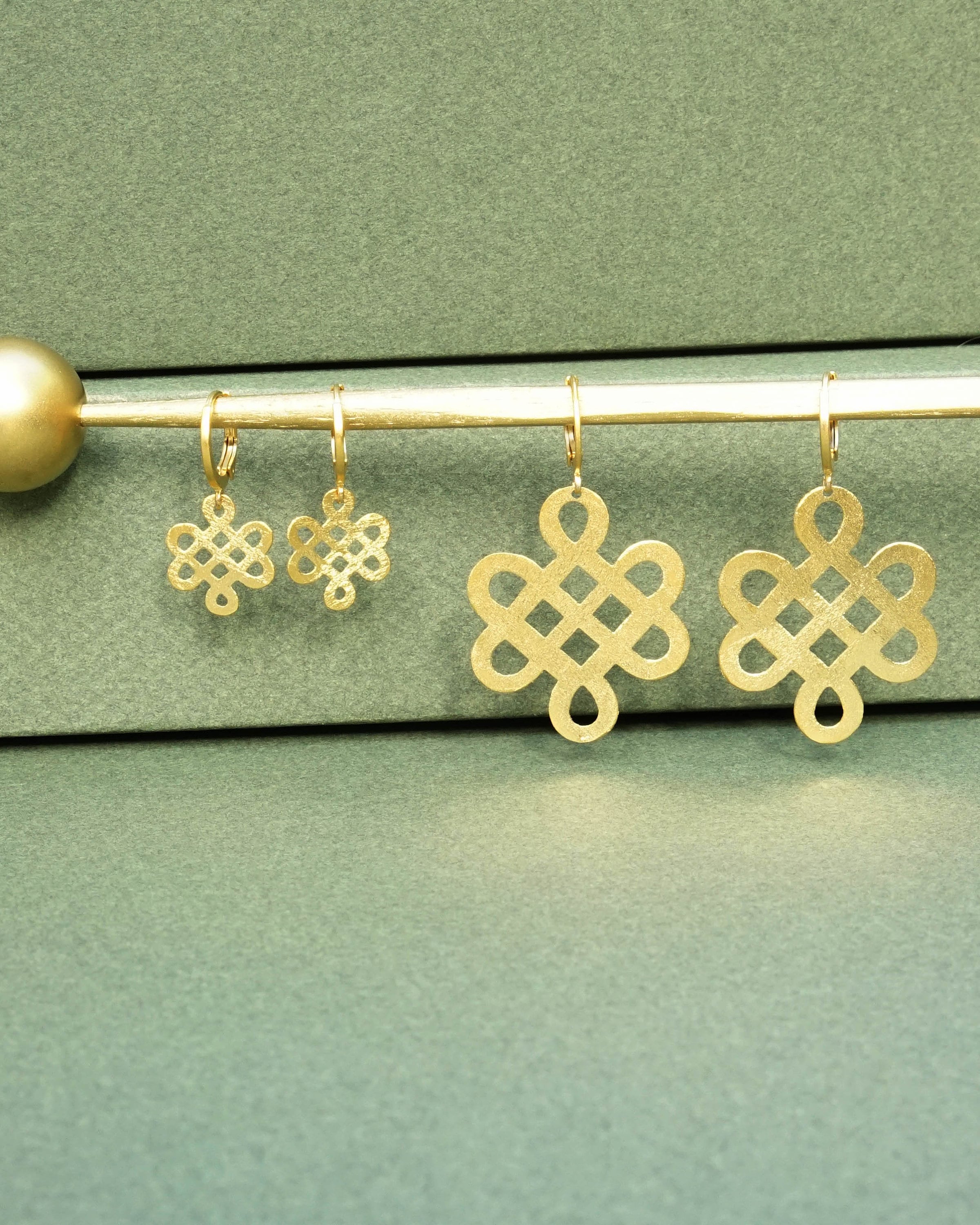 CHARM HUGGIE HOOPS main image 1