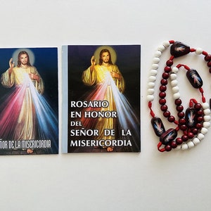 Livros de Rezo "Novena en Honor Al Señor de la Misericordia" e "Rosario en Honor del Señor de la Misericordia" com Rosario de Madera