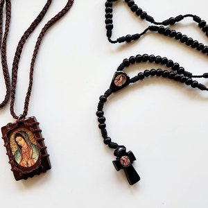 Virgen de Guadalupe Rosario Negro de Madera y Escapulario Conjunto Café de la Virgen