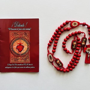 Detente El Corazon de Jesus esta Conmigo Libro de Rezo y Rosario de Madera Hecho a Mano