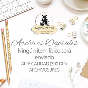 May include: A white background with two gold pencils, a white mug, a keyboard, and paper clips. The text "Archivos Digitales" is written in black cursive font. The text "Ning&uacute;n item f&iacute;sico ser&aacute; enviado" is written in black cursive font. The text "ALTA CALIDAD (300 DPI)" is written in black cursive font. The text "ARCHIVOS JPEG" is written in black cursive font. The text "Lythium Art Paper Goods & Printables" is written in black cursive font.