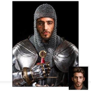 K&ouml;nnte beinhalten: Portr&auml;t eines mittelalterlichen Ritters in voller R&uuml;stung, einschlie&szlig;lich einer Kettenhaube und einer Brustplatte aus Stahl. Der Ritter h&auml;lt ein Schwert mit rotem Griff und einem goldenen kreuzf&ouml;rmigen Emblem. Der Hintergrund ist dunkel.