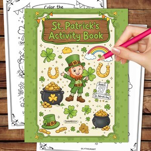 Puede incluir: Libro de actividades de San Patricio con una ilustración de un duende, tréboles, ollas de oro y un arcoíris. La portada es verde y tiene el texto "St. Patrick's Activity Book". Una mano sostiene un lápiz rosa.