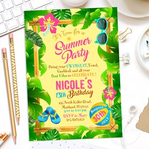 Puede incluir: Una invitaci&oacute;n a una fiesta de verano en amarillo, verde y azul con un tema tropical. La invitaci&oacute;n dice "It's Time for a Summer Party" y "Nicole's 13th Birthday". La invitaci&oacute;n incluye los detalles de la fiesta, incluyendo la fecha, la hora y la ubicaci&oacute;n.