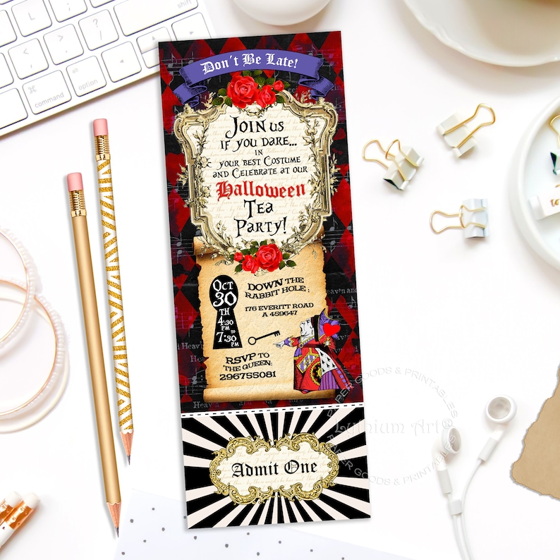 Peut inclure: Une invitation &agrave; un go&ucirc;ter d'Halloween avec un th&egrave;me rouge, noir et blanc. L'invitation pr&eacute;sente un trou de serrure, une carte &agrave; jouer et une rose rouge. Le texte sur l'invitation indique "Ne soyez pas en retard !" "Rejoignez-nous si vous osez... dans votre meilleur costume et c&eacute;l&eacute;brez &agrave; notre go&ucirc;ter d'Halloween !" "30 octobre 16h30 - 19h30" "En bas du terrier du lapin, 176 Everitt Road, A 480647" "RSVP &agrave; la Reine : 296755081" et "Entr&eacute;e unique".